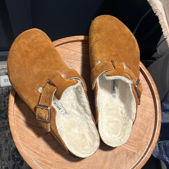 Birkenstock Shoes - Birkenstock shearling lined suede Boston clogs size 41 in color mink.